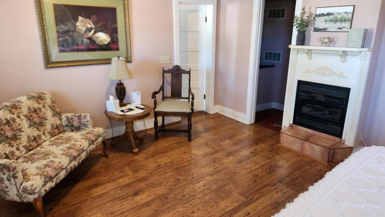 Ozark Country Inn เมาน์เทนวิว ภายนอก รูปภาพ