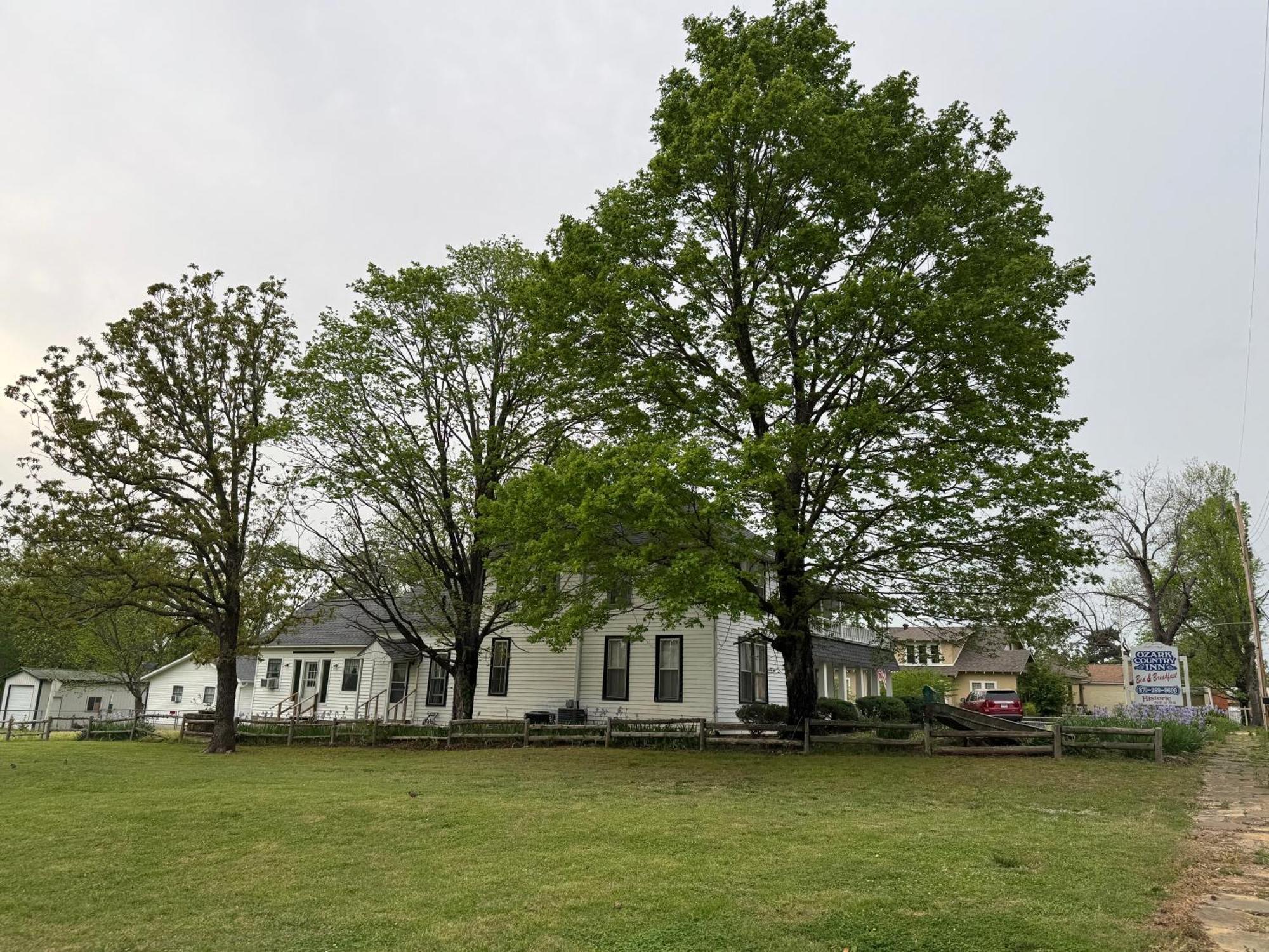Ozark Country Inn เมาน์เทนวิว ภายนอก รูปภาพ