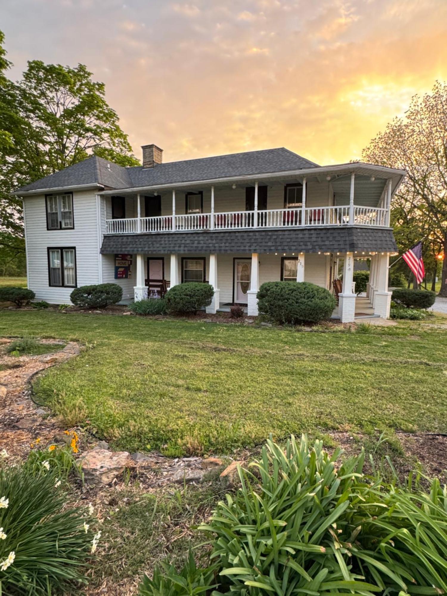Ozark Country Inn เมาน์เทนวิว ภายนอก รูปภาพ