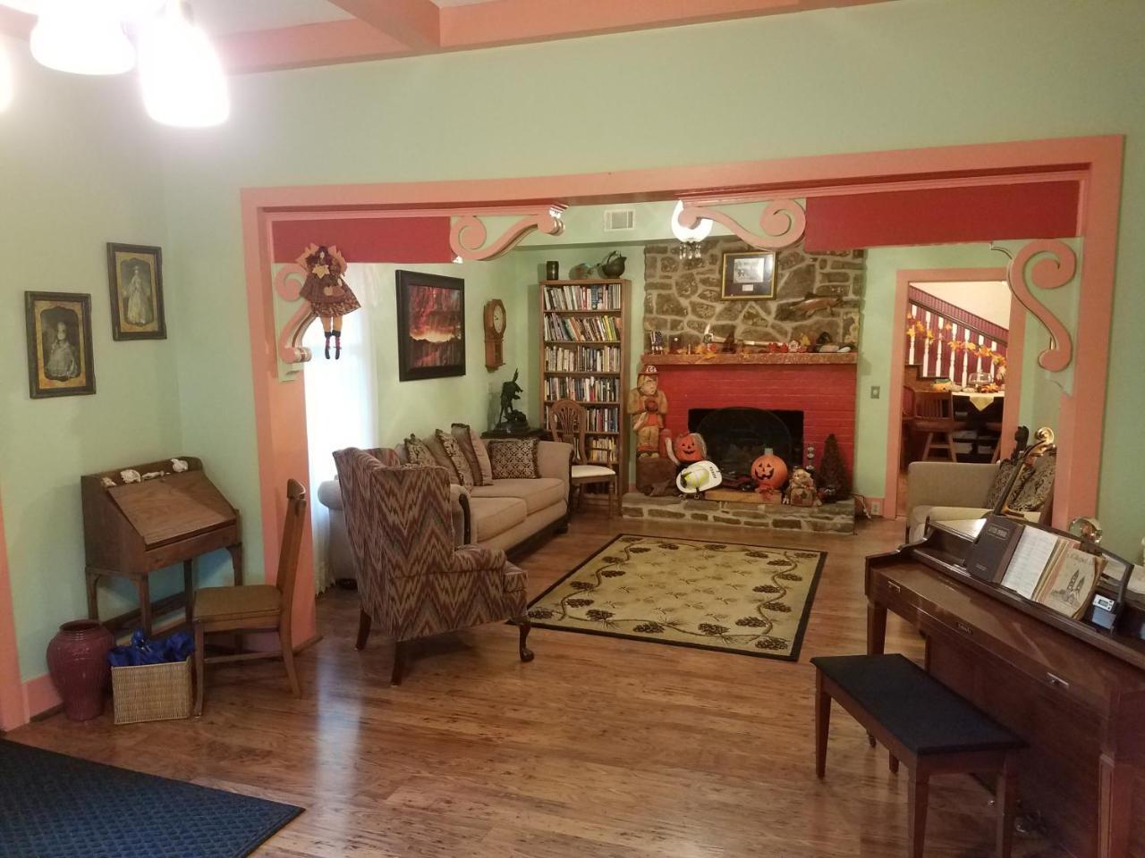Ozark Country Inn เมาน์เทนวิว ภายนอก รูปภาพ