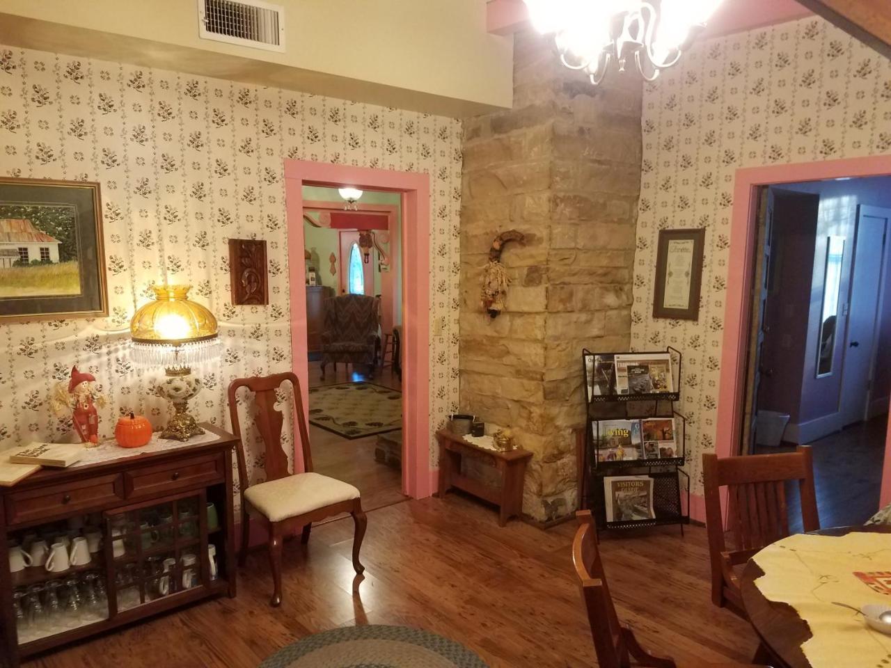 Ozark Country Inn เมาน์เทนวิว ภายนอก รูปภาพ