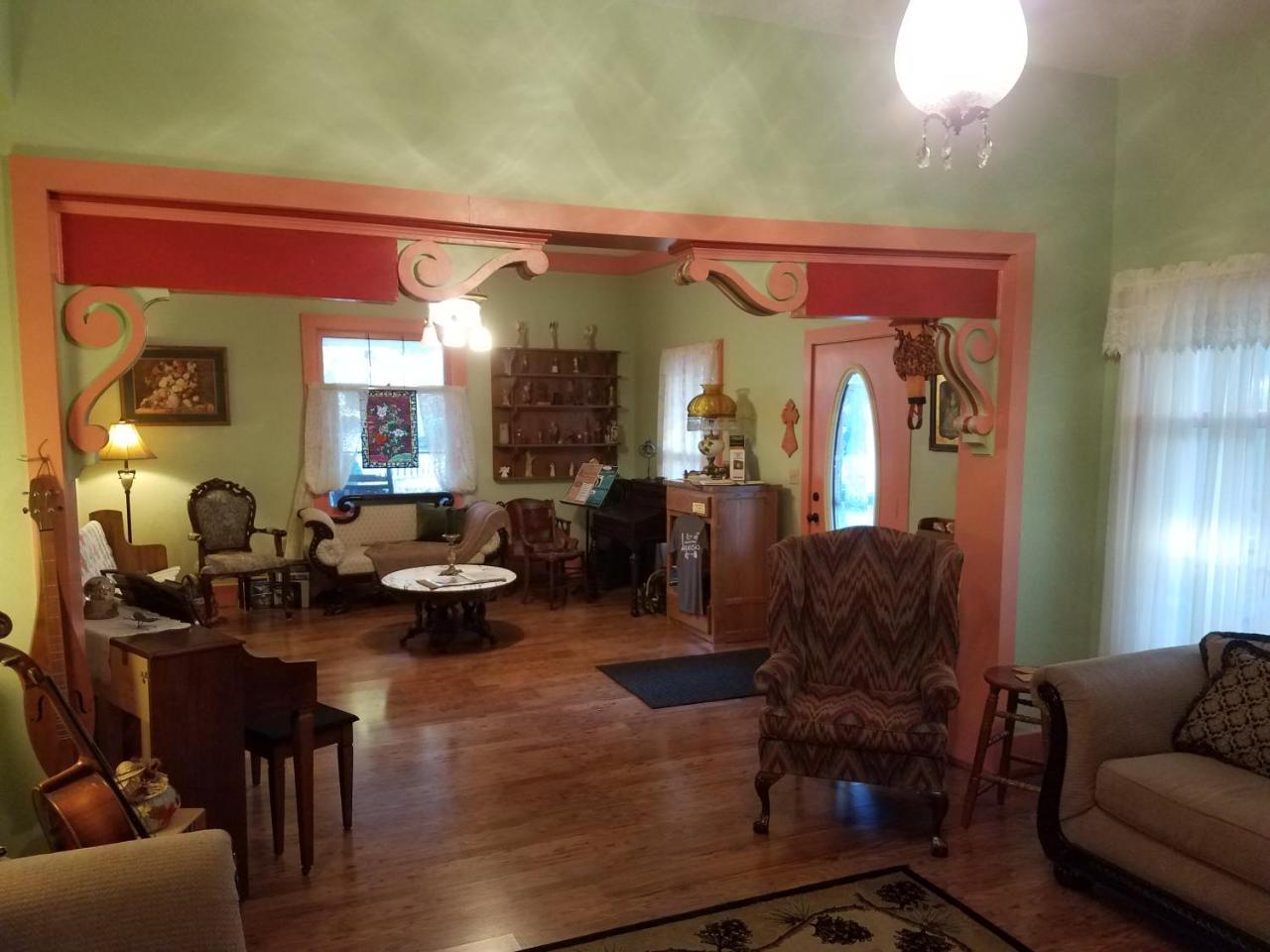 Ozark Country Inn เมาน์เทนวิว ภายนอก รูปภาพ