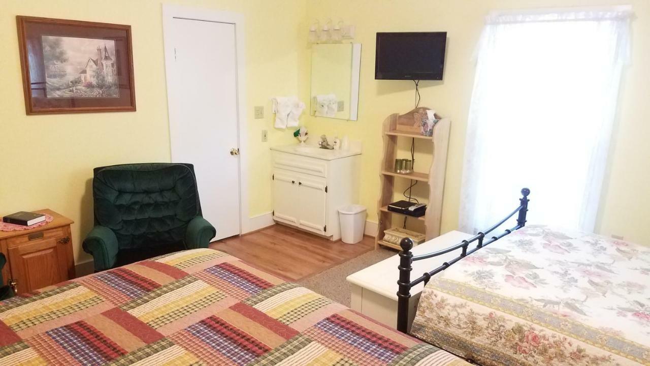 Ozark Country Inn เมาน์เทนวิว ภายนอก รูปภาพ